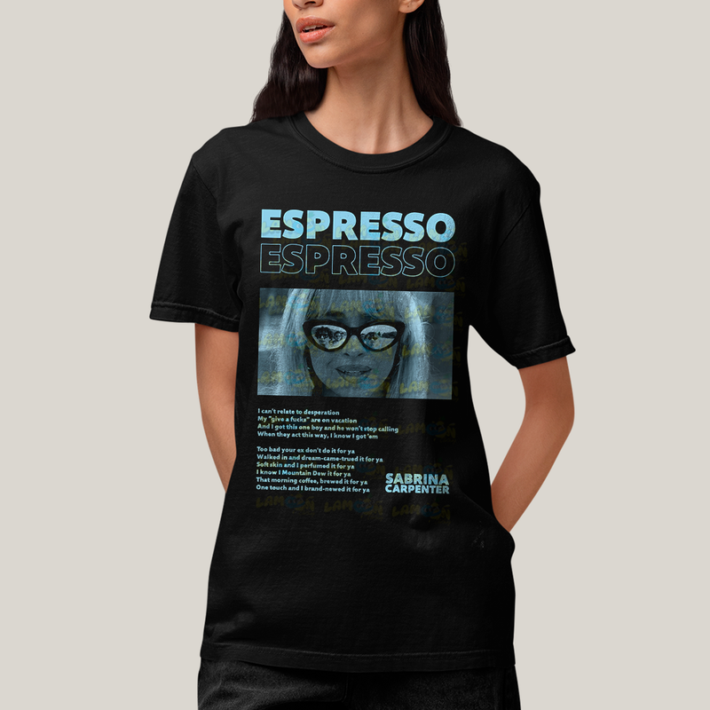 Camiseta Algodão Unissex T shirt Sabrina Carpenter Espresso Azul