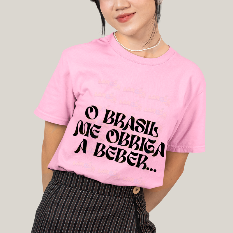 Camiseta Algodão Unissex T shirt - O Brasil me obriga a Beber