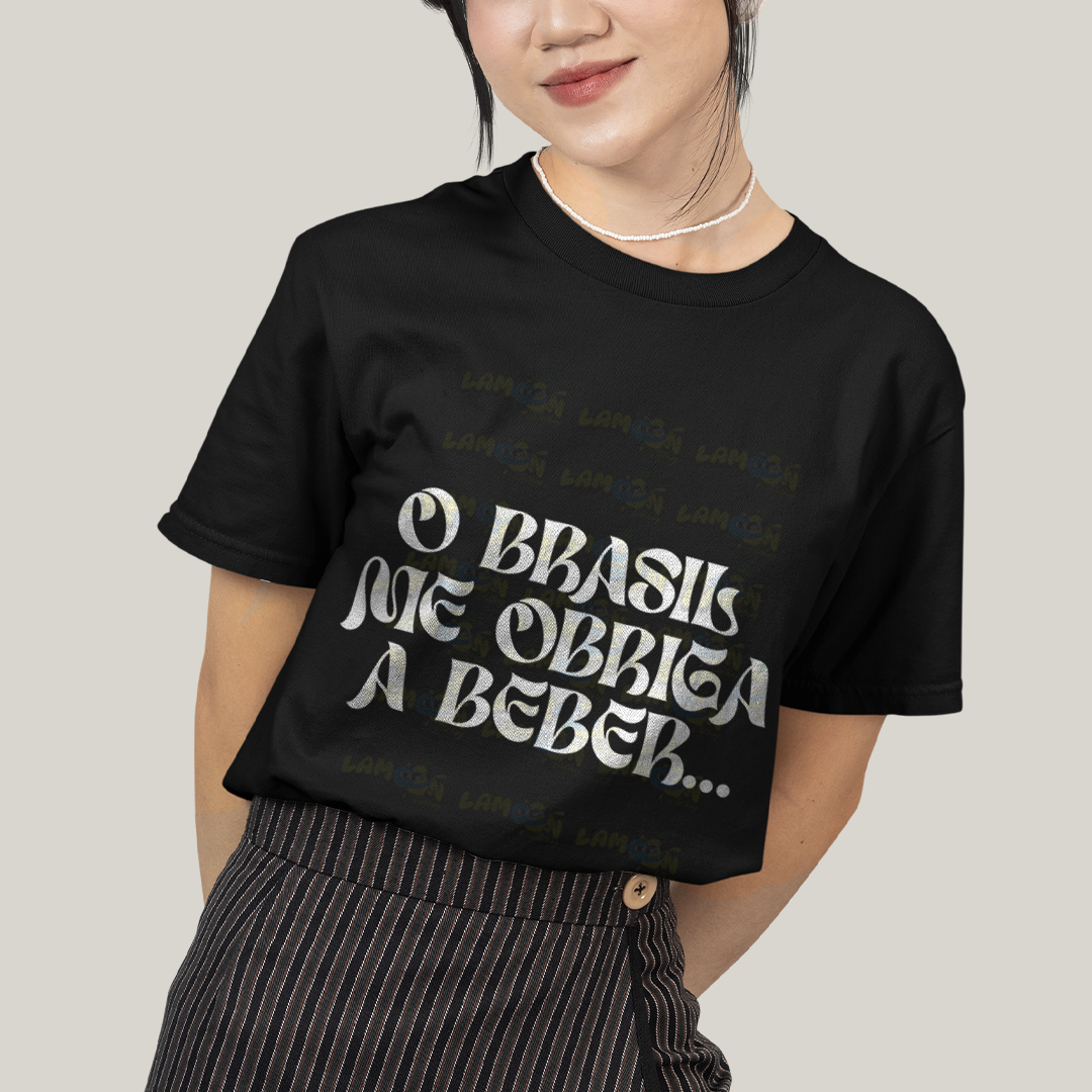 Camiseta Algodão Unissex T shirt - O Brasil me obriga a Beber