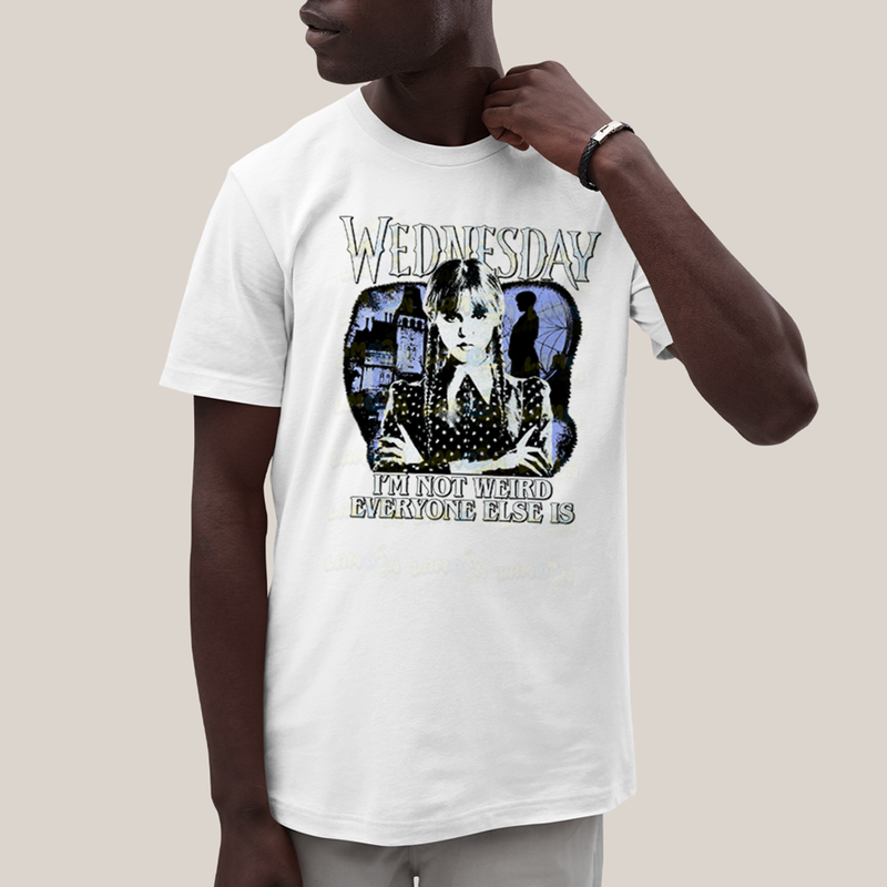 Camiseta Algodão Unissex T shirt Wandinha Wednesday Eu Não Sou Estranho, Todo Mundo é