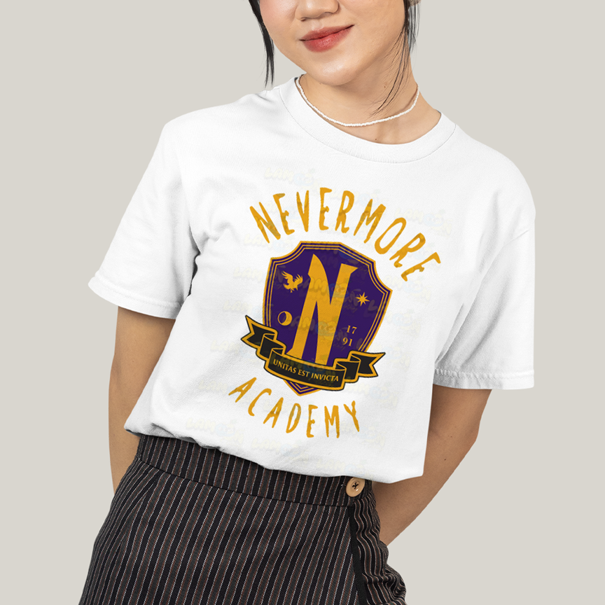 Camiseta Algodão Unissex T shirt Wandinha Unitas Est Invicta Nevermore Academy