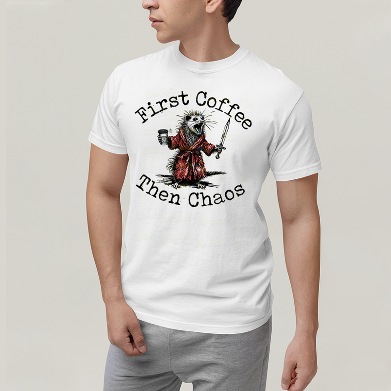 Camiseta Algodão Unissex T shirt Meme Primeiro Café, Depois Caos