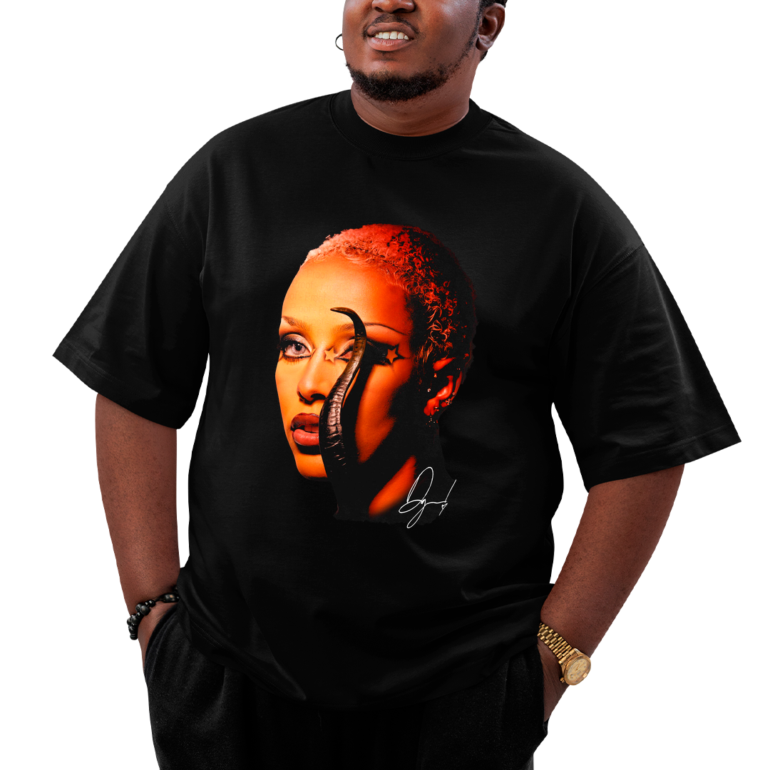 Camiseta Plus Size Doja Cat Rosto Star
