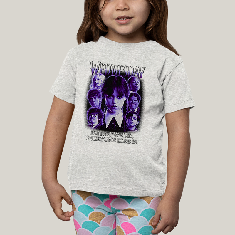 Camiseta Infantil Algodão Unissex T shirt Wandinha Roxo Wednesday Eu Não Sou Estranho, Todo Mundo é