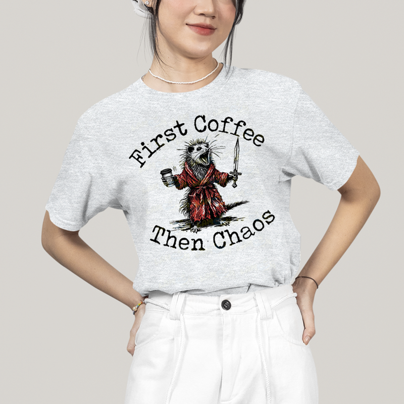 Camiseta Algodão Unissex T shirt Meme Primeiro Café, Depois Caos