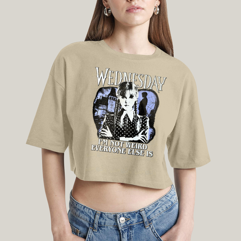 Cropped Oversized Algodão Unissex T shirt Wandinha Wednesday Eu Não Sou Estranho, Todo Mundo é