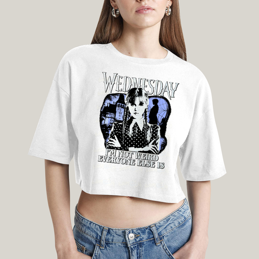 Cropped Oversized Algodão Unissex T shirt Wandinha Wednesday Eu Não Sou Estranho, Todo Mundo é