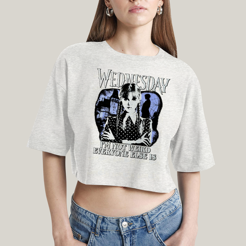 Cropped Oversized Algodão Unissex T shirt Wandinha Wednesday Eu Não Sou Estranho, Todo Mundo é