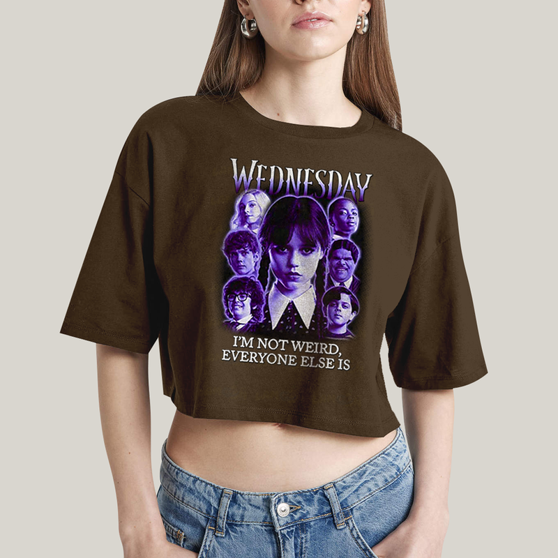 Cropped Oversized Algodão Unissex T shirt Wandinha Roxo Wednesday Eu Não Sou Estranho, Todo Mundo é