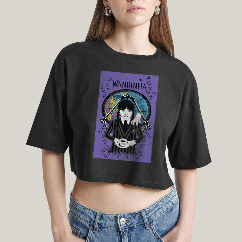 Cropped Oversized Algodão Unissex T shirt Wandinha Fundo Roxo