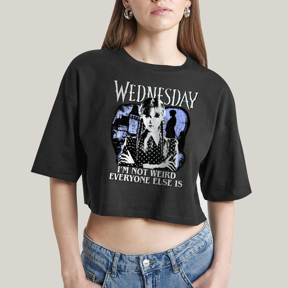 Cropped Oversized Algodão Unissex T shirt Wandinha Wednesday Eu Não Sou Estranho, Todo Mundo é