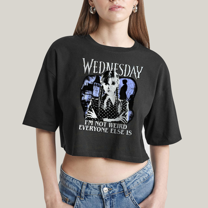 Cropped Oversized Algodão Unissex T shirt Wandinha Wednesday Eu Não Sou Estranho, Todo Mundo é