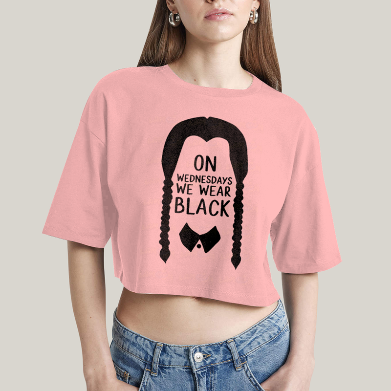 Cropped Oversized Algodão Unissex T shirt Wandinha Na Quarta Feira Usamos Preto