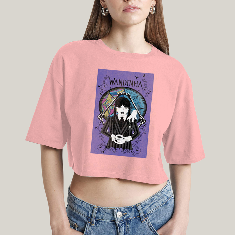 Cropped Oversized Algodão Unissex T shirt Wandinha Fundo Roxo