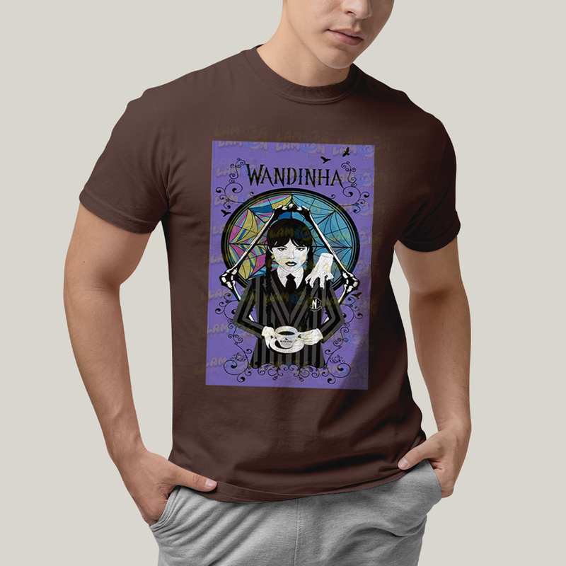 Camiseta Algodão Unissex T shirt Wandinha Fundo Roxo