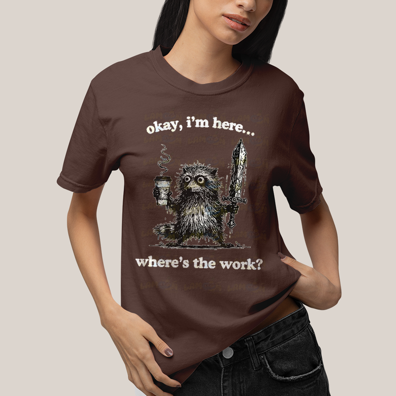 Camiseta Algodão Unissex T shirt Meme Café Ok Estou Aqui, Cadê o Trabalho