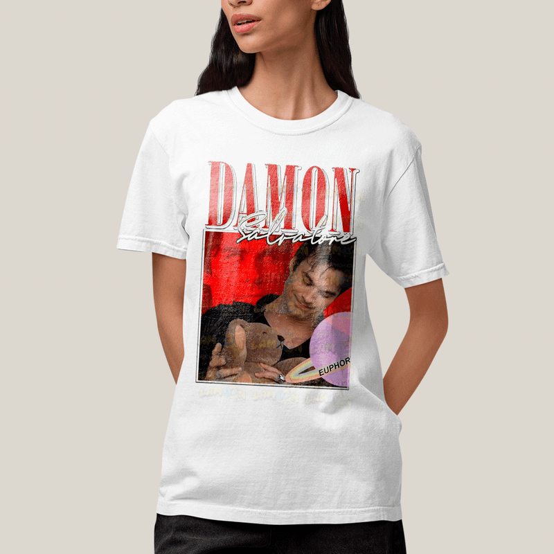 Camiseta Algodão Unissex T shirt-  Damon Salvatore Urso Diario de Um Vampiro