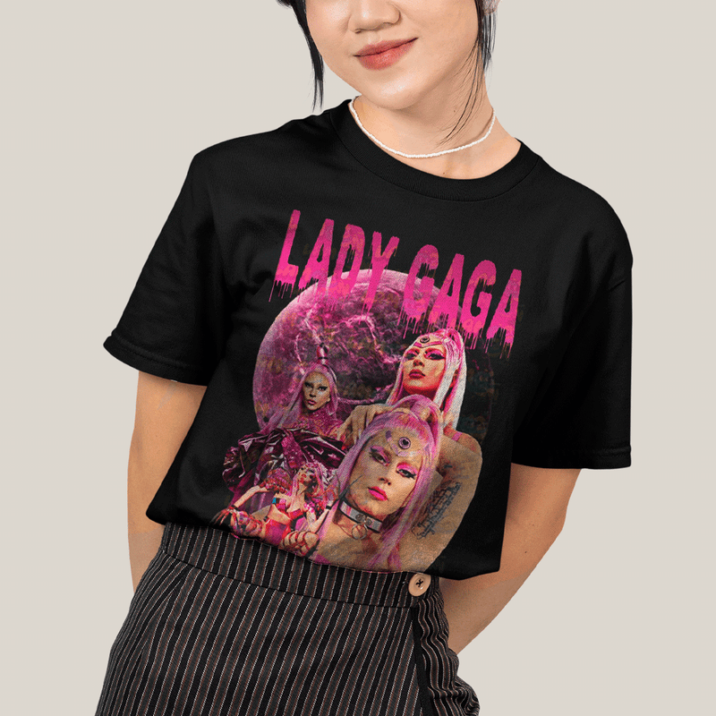 Camiseta Algodão Unissex T shirt- Lady Gaga Alienigena Pink