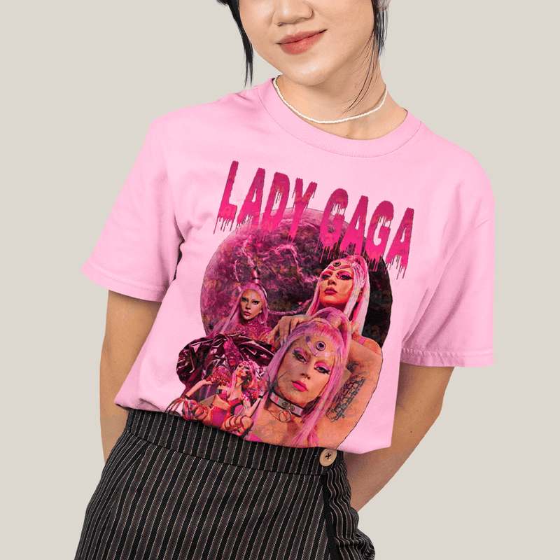 Camiseta Algodão Unissex T shirt- Lady Gaga Alienigena Pink