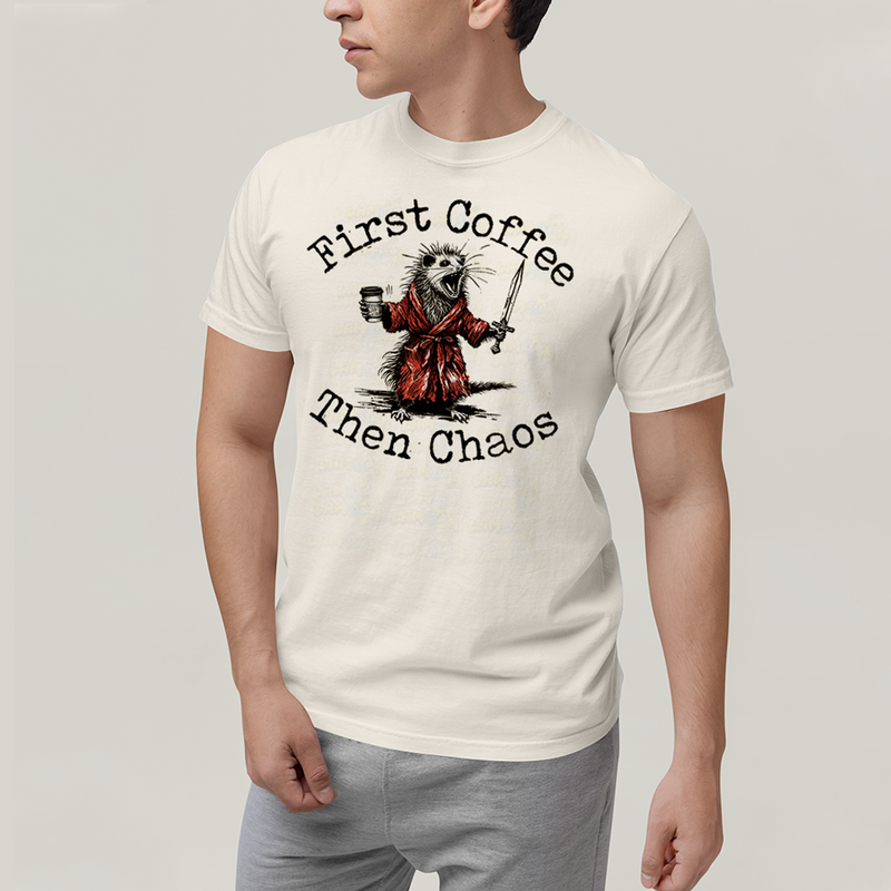 Camiseta Algodão Unissex T shirt Meme Primeiro Café, Depois Caos