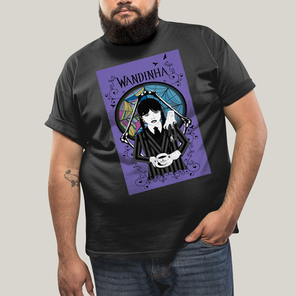 Camiseta Plus Size Algodão Unissex T shirt Wandinha Fundo Roxo