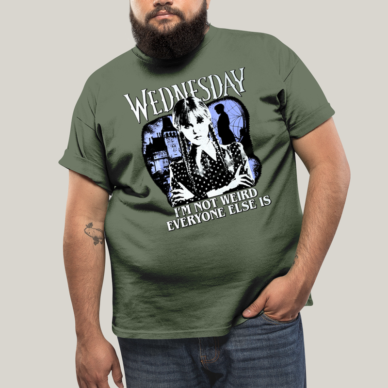 Camiseta Plus Size Algodão Unissex T shirt Wandinha Wednesday Eu Não Sou Estranho, Todo Mundo é