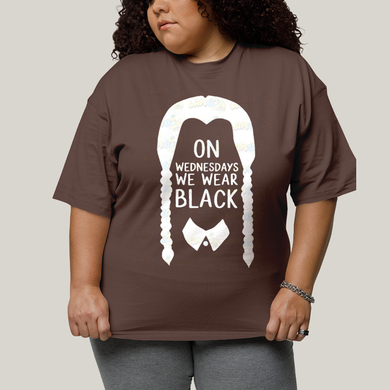 Camiseta Plus Size Algodão Unissex T shirt Wandinha Na Quarta Feira Usamos Preto