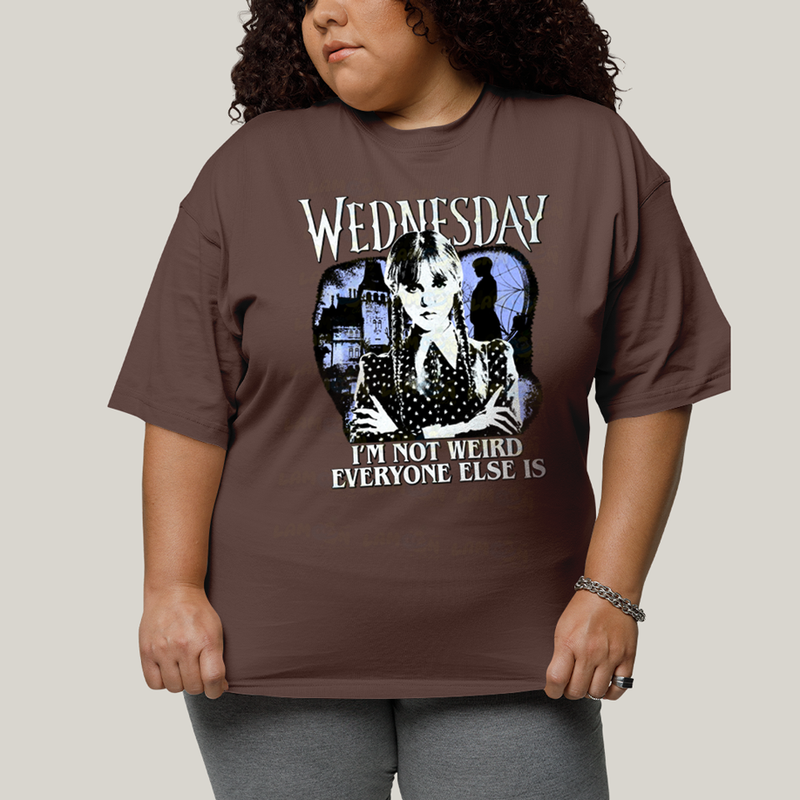 Camiseta Plus Size Algodão Unissex T shirt Wandinha Wednesday Eu Não Sou Estranho, Todo Mundo é