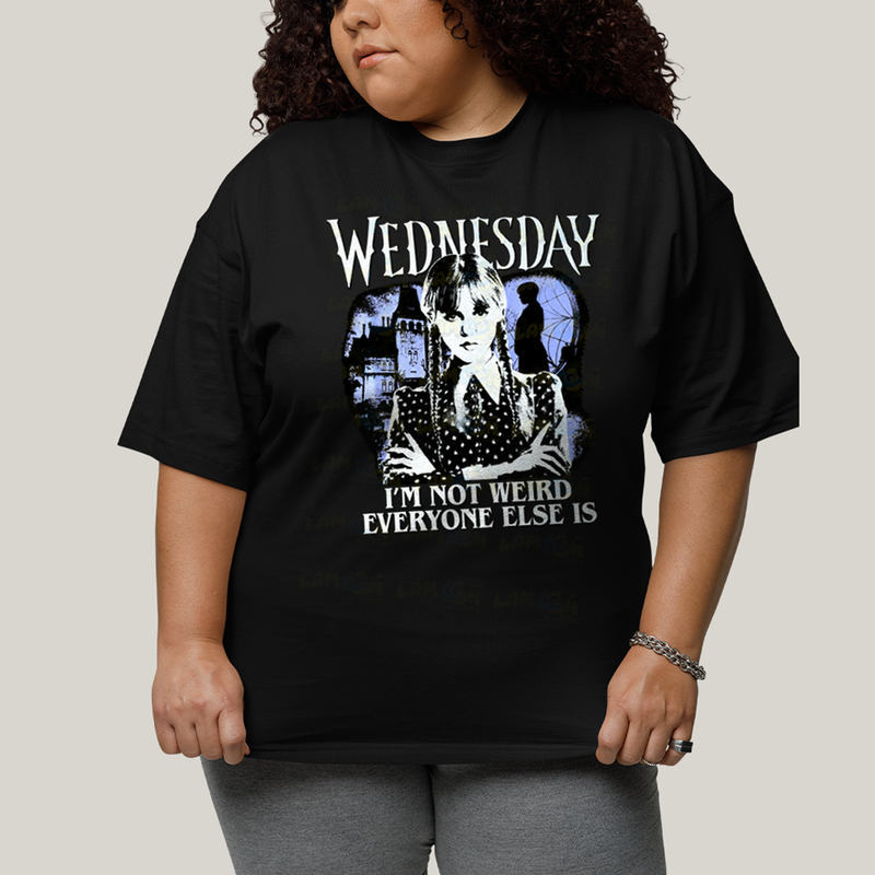Camiseta Plus Size Algodão Unissex T shirt Wandinha Wednesday Eu Não Sou Estranho, Todo Mundo é
