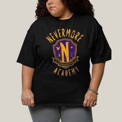 Camiseta Plus Size Algodão Unissex T shirt Wandinha Unitas Est Invicta Nevermore Academy