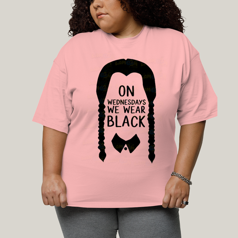 Camiseta Plus Size Algodão Unissex T shirt Wandinha Na Quarta Feira Usamos Preto