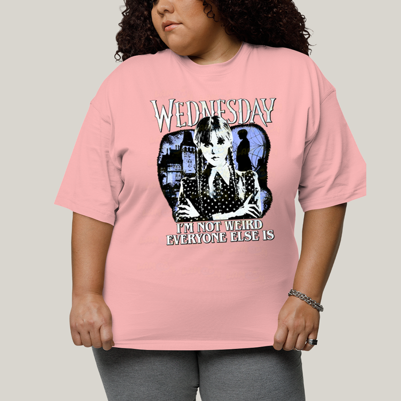 Camiseta Plus Size Algodão Unissex T shirt Wandinha Wednesday Eu Não Sou Estranho, Todo Mundo é