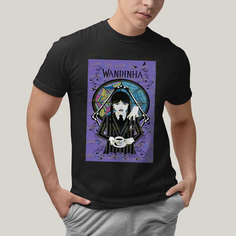 Camiseta Algodão Unissex T shirt Wandinha Fundo Roxo