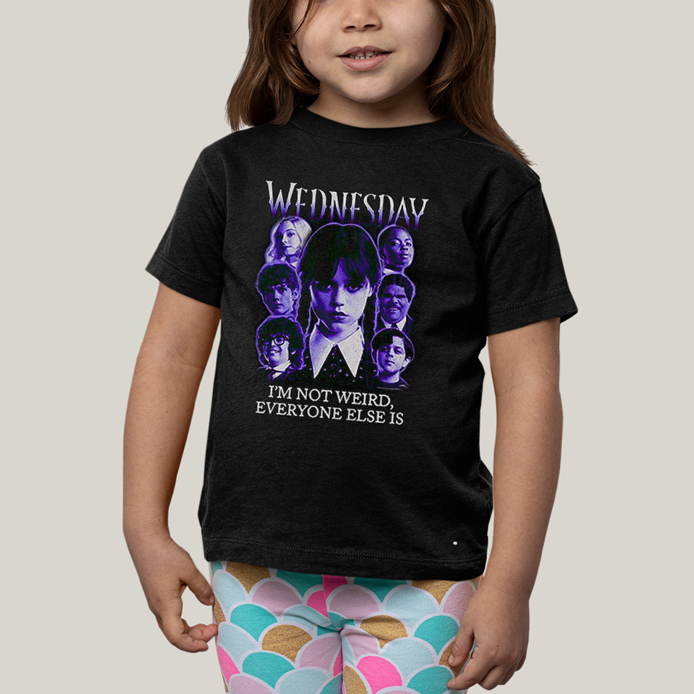 Camiseta Infantil Algodão Unissex T shirt Wandinha Roxo Wednesday Eu Não Sou Estranho, Todo Mundo é