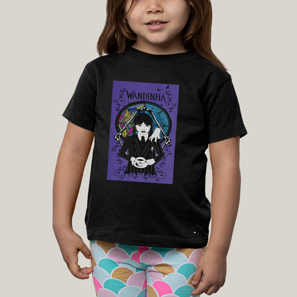 Camiseta Infantil Algodão Unissex T shirt Wandinha Fundo Roxo