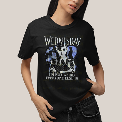 Camiseta Algodão Unissex T shirt Wandinha Wednesday Eu Não Sou Estranho, Todo Mundo é