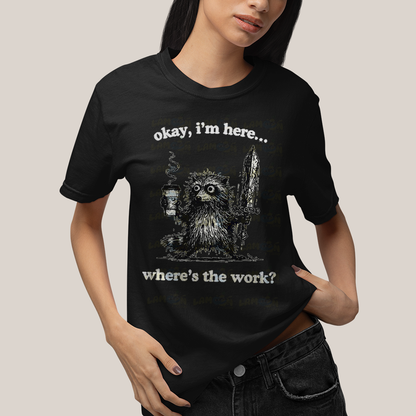 Camiseta Algodão Unissex T shirt Meme Café Ok Estou Aqui, Cadê o Trabalho