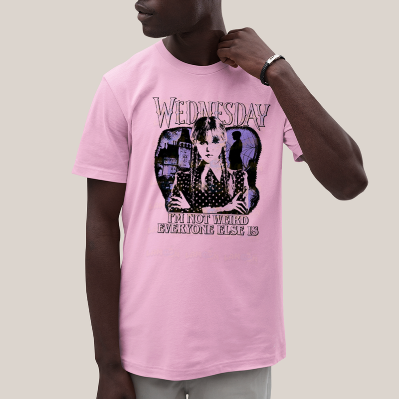 Camiseta Algodão Unissex T shirt Wandinha Wednesday Eu Não Sou Estranho, Todo Mundo é