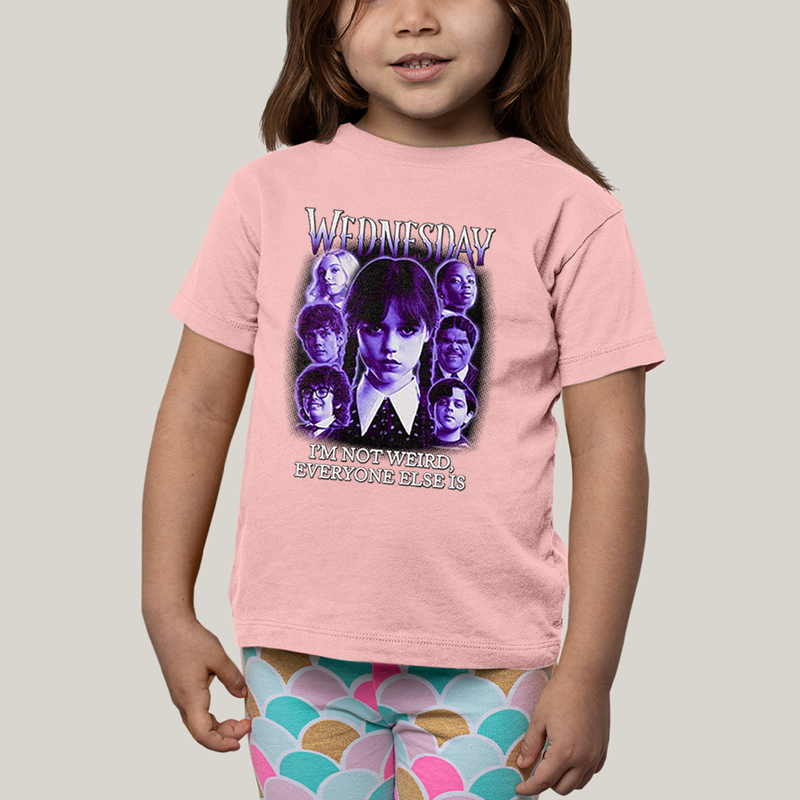 Camiseta Infantil Algodão Unissex T shirt Wandinha Roxo Wednesday Eu Não Sou Estranho, Todo Mundo é