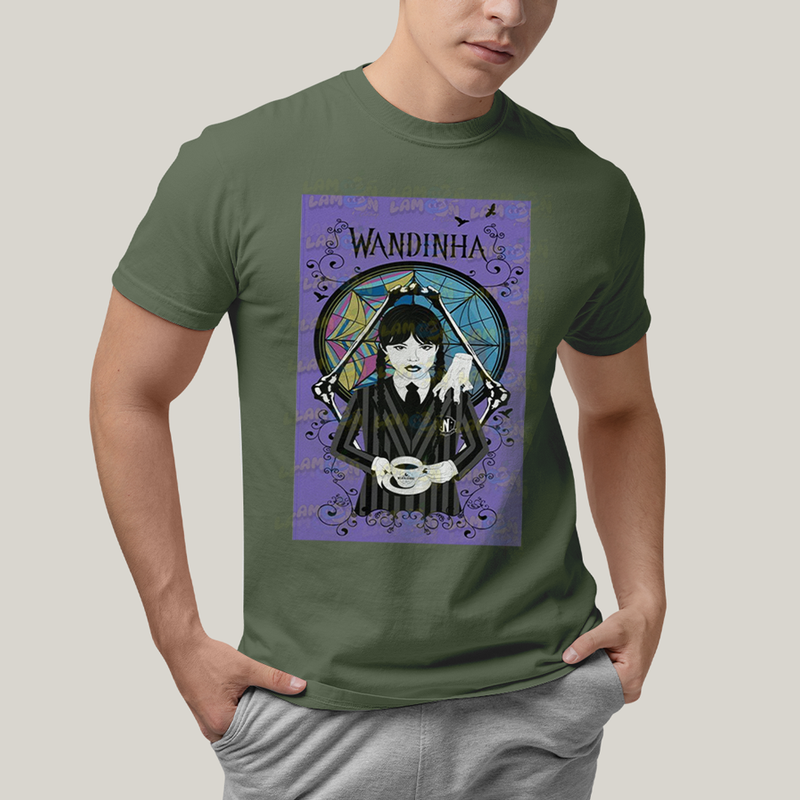 Camiseta Algodão Unissex T shirt Wandinha Fundo Roxo