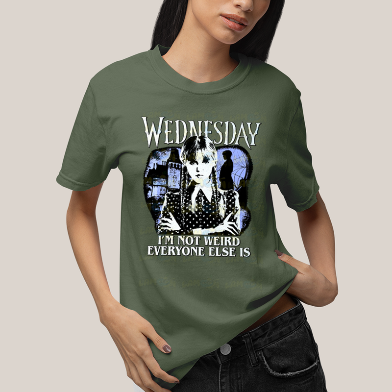 Camiseta Algodão Unissex T shirt Wandinha Wednesday Eu Não Sou Estranho, Todo Mundo é