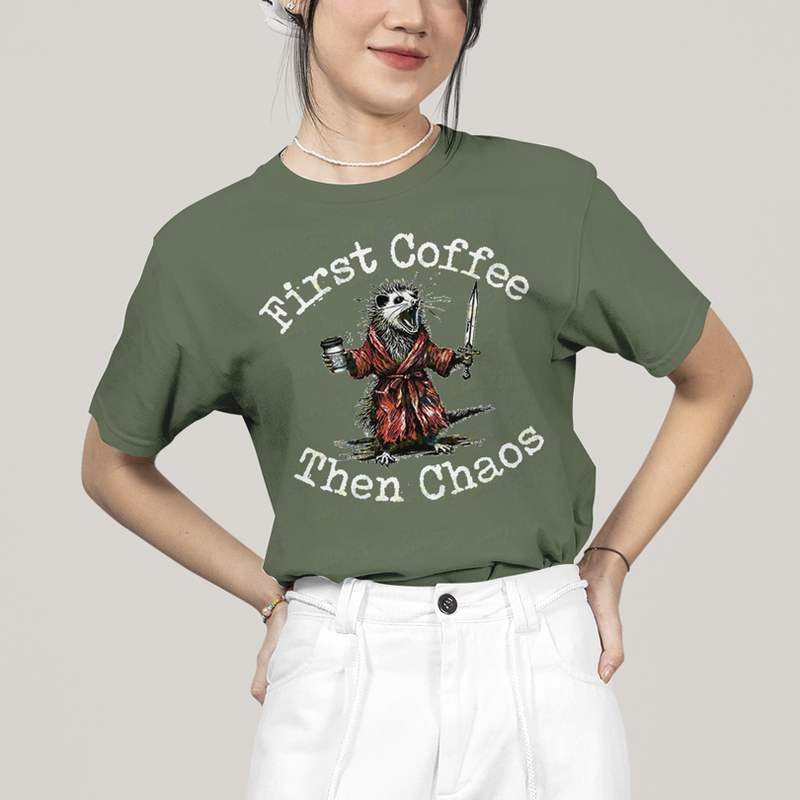 Camiseta Algodão Unissex T shirt Meme Primeiro Café, Depois Caos